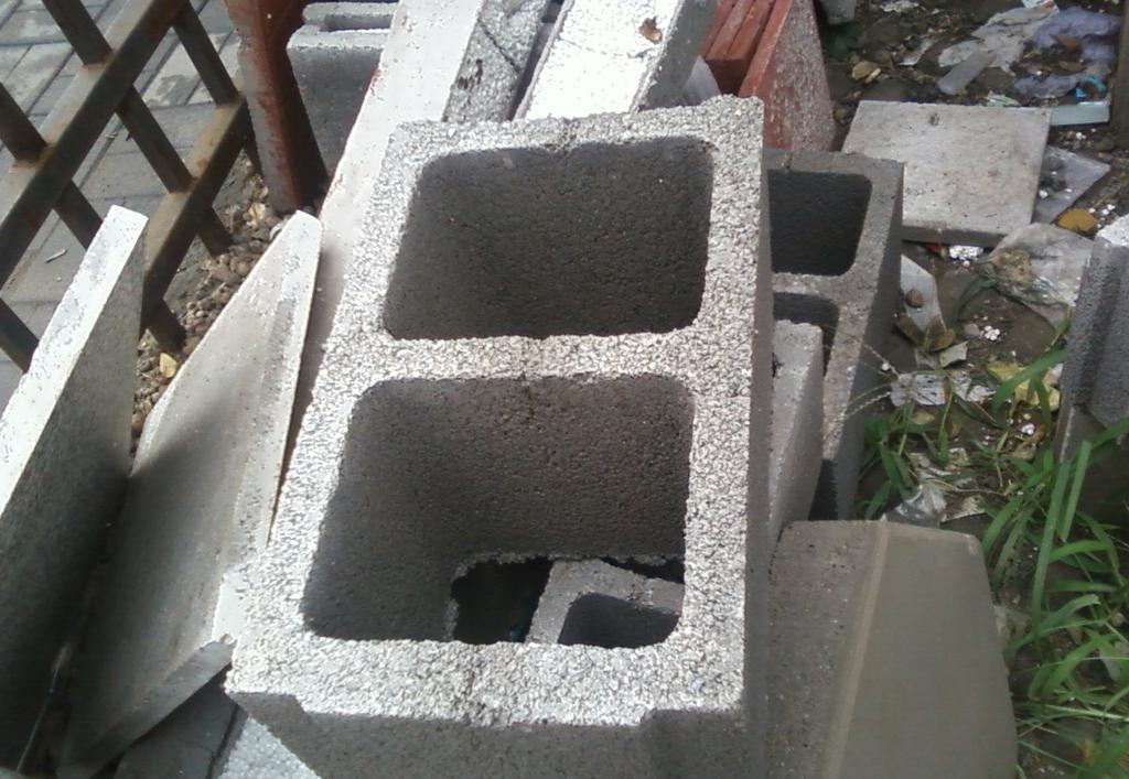 連鎖砌塊，免抹灰砌塊，空心砌塊。