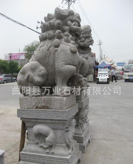 萬業(yè)雕塑現(xiàn)有一對青石老獅子請個位看看值多少錢