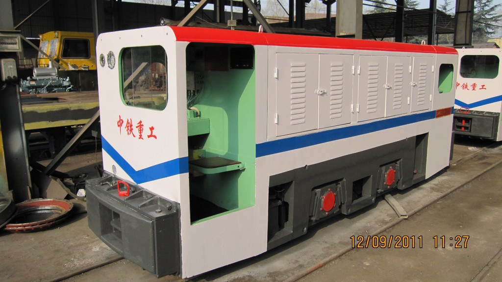 中鐵動(dòng)力礦用機(jī)車 礦用防爆牽引機(jī)車 礦用牽引機(jī)車 工礦機(jī)車廠家